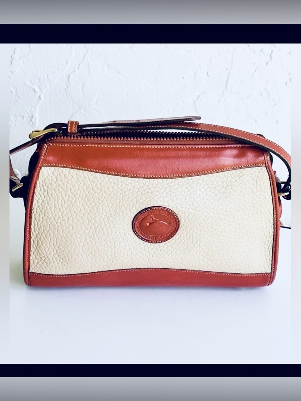 VINTAGE DOONEY & BOURKE FARMHOUSE COTTAGE BEIGE TAUPE/TAN TRIM CROSSBODY